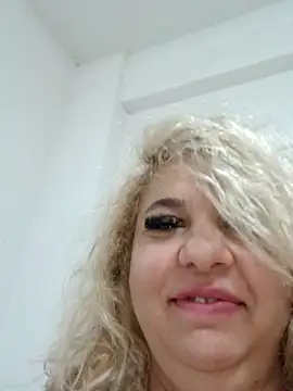 Snapshot of BelleInna chatting on October 2025 03:08:01 AM BelleInna online show from October 2025 03:08:01 AM