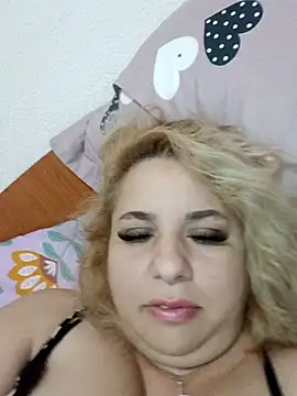 Snapshot of BelleInna chatting on November 2025 07:47:01 PM BelleInna online show from November 2025 07:47:01 PM