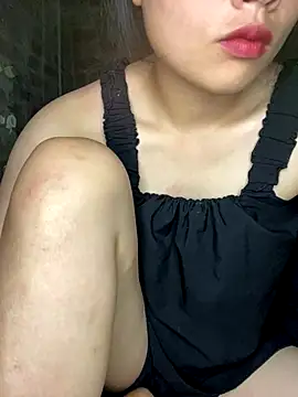 -HaLinh online show from October 2025 05:44:02 AM