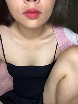 -HaLinh online show from November 2025 01:35:02 PM