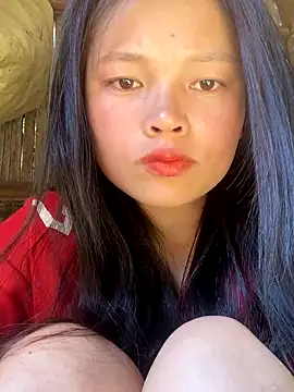 -HaLinh online show from November 2025 06:13:01 AM