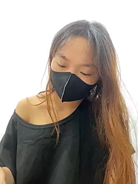 Snapshot of Bella-005 chatting on October 2025 04:46:01 PM Bella-005 online show from October 2025 04:46:01 PM