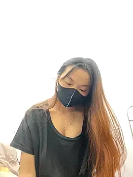 Snapshot of Bella-005 chatting on October 2025 04:11:01 PM Bella-005 online show from October 2025 04:11:01 PM