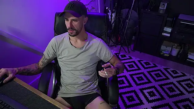 monsieurguitsxxx online show from November 2025 01:11:01 PM