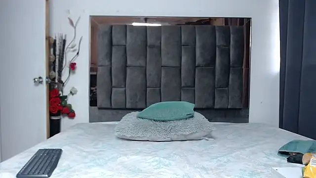 Snapshot of Salmma_Milf chatting on November 2025 11:35:01 AM Salmma Milf online show from November 2025 11:35:01 AM