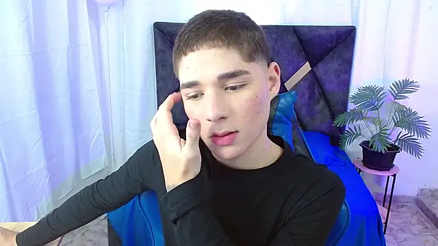 Snapshot of Mattass18 chatting on October 2025 01:29:01 PM Mattass18 online show from October 2025 01:29:01 PM