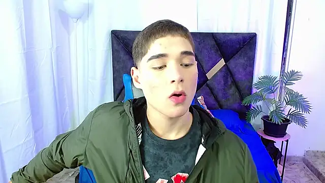 Snapshot of Mattass18 chatting on October 2025 02:10:01 PM Mattass18 online show from October 2025 02:10:01 PM