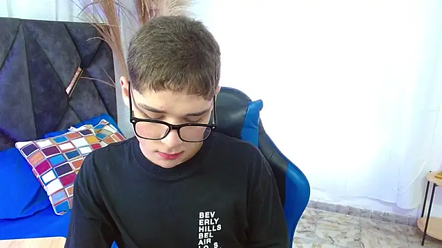 Snapshot of Mattass18 chatting on November 2025 01:44:01 PM Mattass18 online show from November 2025 01:44:01 PM