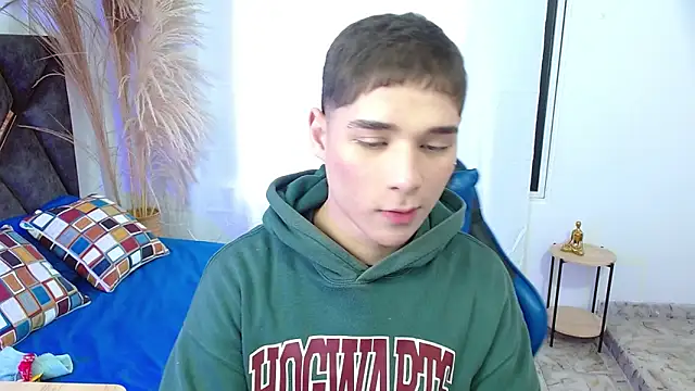 Snapshot of Mattass18 chatting on November 2025 02:43:02 PM Mattass18 online show from November 2025 02:43:02 PM