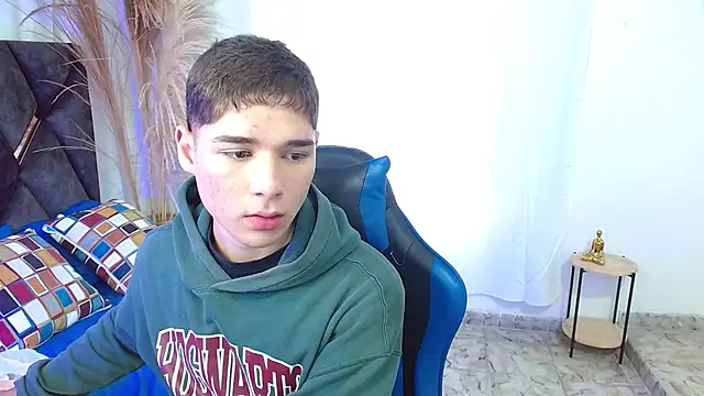 Snapshot of Mattass18 chatting on November 2025 02:17:02 PM Mattass18 online show from November 2025 02:17:02 PM