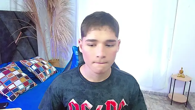 Snapshot of Mattass18 chatting on November 2025 01:25:02 PM Mattass18 online show from November 2025 01:25:02 PM