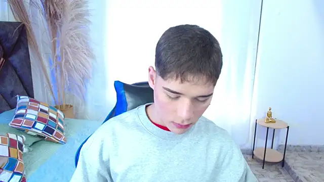 Snapshot of Mattass18 chatting on December 2025 12:42:02 PM Mattass18 online show from December 2025 12:42:02 PM