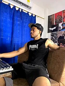 Snapshot of Kylian_Alessandro chatting on October 2025 03:52:01 PM Kylian Alessandro online show from October 2025 03:52:01 PM