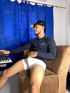 Snapshot of Kylian_Alessandro chatting on October 2025 11:55:02 AM Kylian Alessandro online show from October 2025 11:55:02 AM