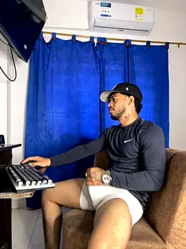 Snapshot of Kylian_Alessandro chatting on November 2025 06:32:01 PM Kylian Alessandro online show from November 2025 06:32:01 PM