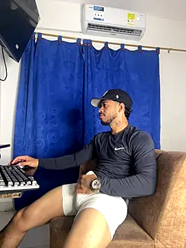 Snapshot of Kylian_Alessandro chatting on November 2025 06:58:02 AM Kylian Alessandro online show from November 2025 06:58:02 AM