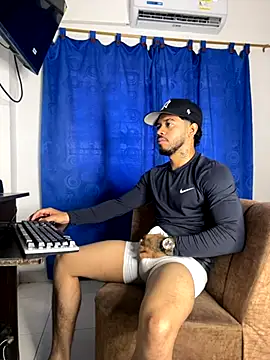 Snapshot of Kylian_Alessandro chatting on November 2025 12:48:01 PM Kylian Alessandro online show from November 2025 12:48:01 PM