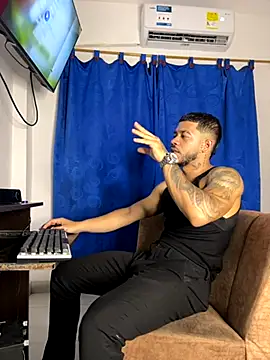 Snapshot of Kylian_Alessandro chatting on November 2025 04:32:02 AM Kylian Alessandro online show from November 2025 04:32:02 AM