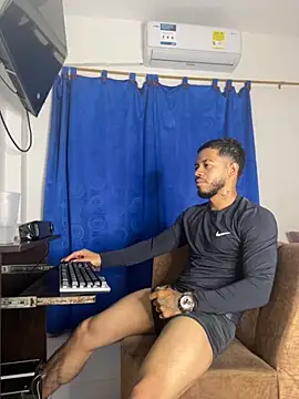 Snapshot of Kylian_Alessandro chatting on December 2025 12:32:01 PM Kylian Alessandro online show from December 2025 12:32:01 PM