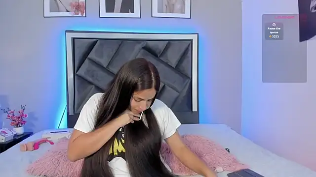 Snapshot of zoe_longhair chatting on October 2025 06:30:01 PM zoe longhair online show from October 2025 06:30:01 PM