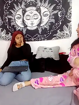 Snapshot of abby_n_emily chatting on November 2025 12:22:02 PM abby n emily online show from November 2025 12:22:02 PM