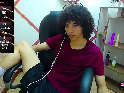 Snapshot of Mike_Miiller_ chatting on November 2025 06:07:02 PM Mike Miiller online show from November 2025 06:07:02 PM