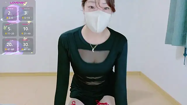 Snapshot of TSUKI_circle chatting on November 2025 05:10:02 AM TSUKI circle online show from November 2025 05:10:02 AM