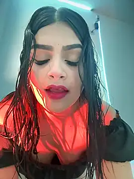 Lucianacuoper online show from November 2025 07:15:01 PM