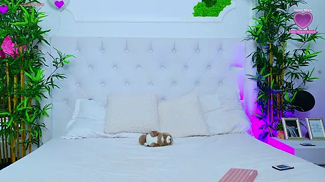 Snapshot of AriannaSins chatting on October 2025 01:33:02 PM AriannaSins online show from October 2025 01:33:02 PM