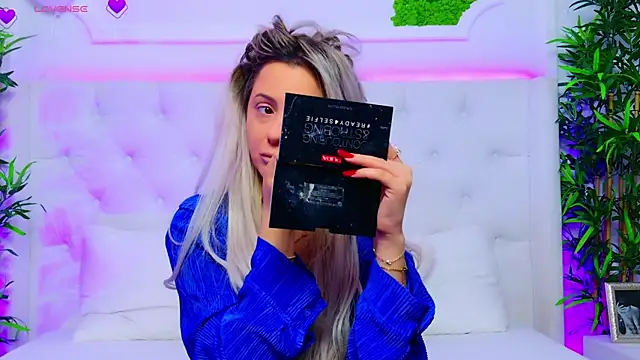 Snapshot of AriannaSins chatting on November 2025 01:22:04 PM AriannaSins online show from November 2025 01:22:04 PM