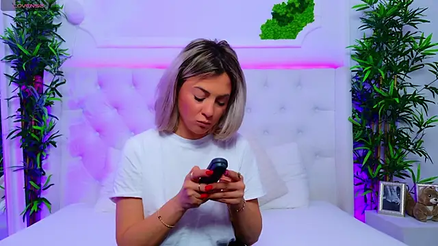 Snapshot of AriannaSins chatting on November 2025 03:00:01 PM AriannaSins online show from November 2025 03:00:01 PM