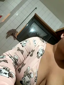 Snapshot of menina_coimbrinha chatting on October 2025 10:10:01 PM menina coimbrinha online show from October 2025 10:10:01 PM