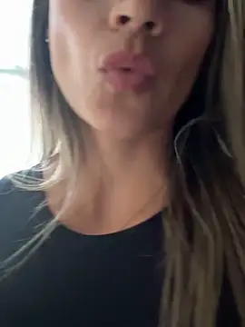 Snapshot of valentina_herrrera chatting on October 2025 09:27:01 PM valentina herrrera online show from October 2025 09:27:01 PM