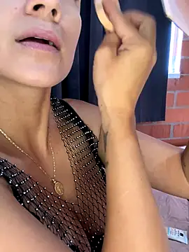 Snapshot of valentina_herrrera chatting on November 2025 03:28:02 PM valentina herrrera online show from November 2025 03:28:02 PM