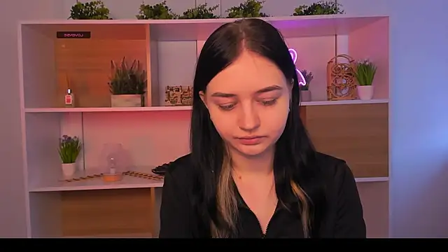 Snapshot of miki_ti chatting on October 2025 08:33:02 AM miki ti online show from October 2025 08:33:02 AM