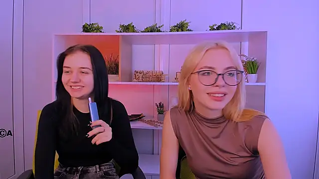 Snapshot of miki_ti chatting on October 2025 09:04:01 AM miki ti online show from October 2025 09:04:01 AM