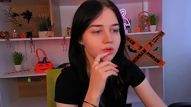 Snapshot of miki_ti chatting on October 2025 09:22:01 AM miki ti online show from October 2025 09:22:01 AM