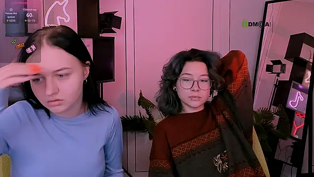 Snapshot of miki_ti chatting on November 2025 12:17:01 PM miki ti online show from November 2025 12:17:01 PM