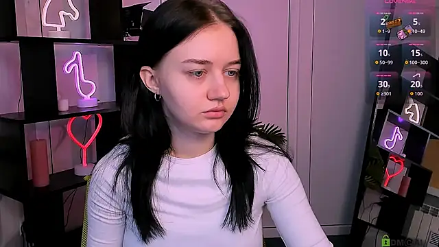 Snapshot of miki_ti chatting on November 2025 06:01:01 AM miki ti online show from November 2025 06:01:01 AM