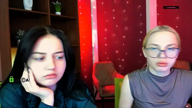 Snapshot of miki_ti chatting on December 2025 06:33:02 AM miki ti online show from December 2025 06:33:02 AM