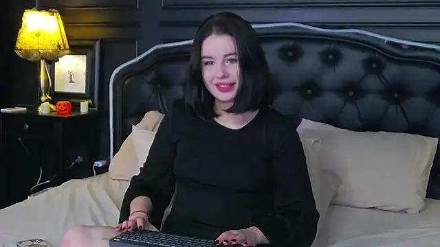 Snapshot of AliceLune chatting on November 2025 02:08:02 PM AliceLune online show from November 2025 02:08:02 PM