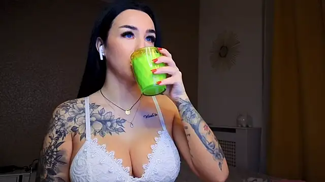 Snapshot of EvaXXRoseXX chatting on October 2025 03:29:01 AM EvaXXRoseXX online show from October 2025 03:29:01 AM