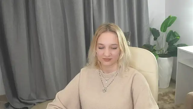 Snapshot of IngridGotto chatting on October 2025 02:40:01 PM IngridGotto online show from October 2025 02:40:01 PM