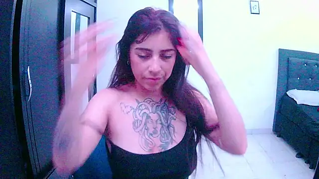 Snapshot of adri_gomez1 chatting on October 2025 10:26:01 AM adri gomez1 online show from October 2025 10:26:01 AM