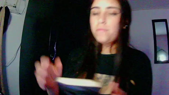 Snapshot of adri_gomez1 chatting on November 2025 04:50:01 PM adri gomez1 online show from November 2025 04:50:01 PM