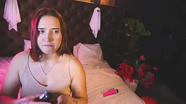 Snapshot of AmiraChase chatting on October 2025 01:37:01 PM AmiraChase online show from October 2025 01:37:01 PM