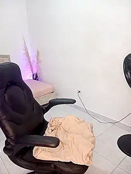 Snapshot of Noah_Cherry chatting on November 2025 04:15:02 AM Noah Cherry online show from November 2025 04:15:02 AM