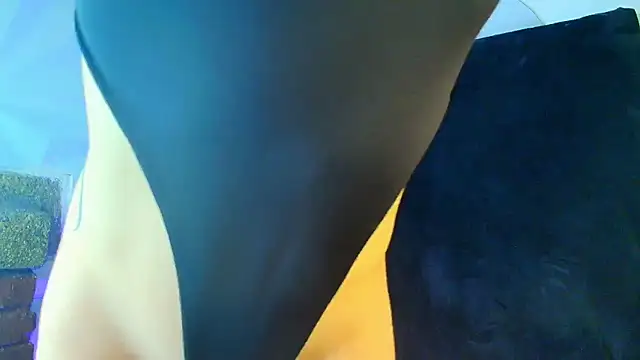 Snapshot of LiliBundy chatting on October 2025 04:20:02 AM LiliBundy online show from October 2025 04:20:02 AM