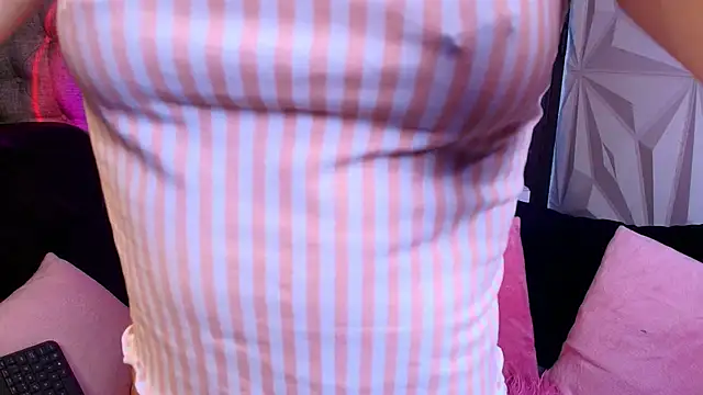 Snapshot of LiliBundy chatting on November 2025 05:07:01 AM LiliBundy online show from November 2025 05:07:01 AM