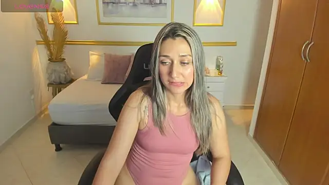 Snapshot of karlyy_ chatting on November 2025 07:12:01 PM karlyy online show from November 2025 07:12:01 PM